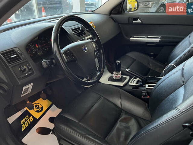 Серый Вольво В50, объемом двигателя 1.56 л и пробегом 324 тыс. км за 8000 $, фото 19 на Automoto.ua