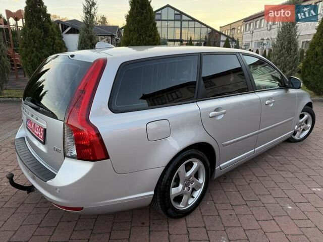 Серый Вольво В50, объемом двигателя 1.6 л и пробегом 229 тыс. км за 7950 $, фото 45 на Automoto.ua