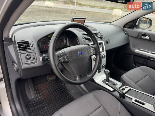 Серый Вольво В50, объемом двигателя 2 л и пробегом 225 тыс. км за 9999 $, фото 26 на Automoto.ua