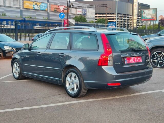 Серый Вольво В50, объемом двигателя 1.6 л и пробегом 260 тыс. км за 8700 $, фото 5 на Automoto.ua