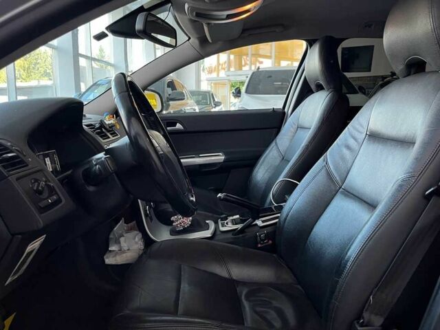 Серый Вольво В50, объемом двигателя 1.6 л и пробегом 324 тыс. км за 8000 $, фото 10 на Automoto.ua