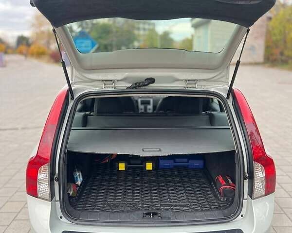 Сірий Вольво V50, об'ємом двигуна 1.6 л та пробігом 268 тис. км за 8500 $, фото 1 на Automoto.ua