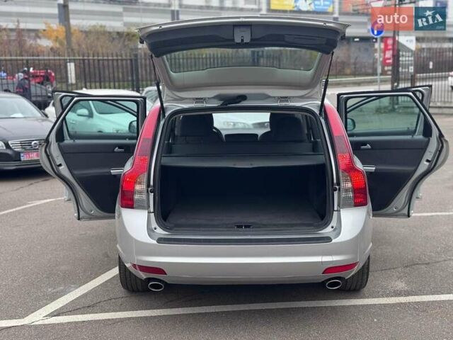 Серый Вольво В50, объемом двигателя 2 л и пробегом 258 тыс. км за 10200 $, фото 17 на Automoto.ua