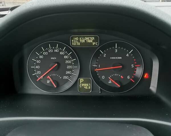 Серый Вольво В50, объемом двигателя 2 л и пробегом 240 тыс. км за 9600 $, фото 7 на Automoto.ua