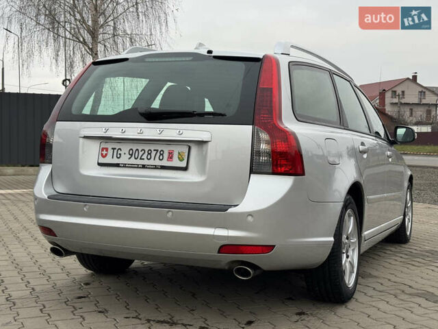 Серый Вольво В50, объемом двигателя 2 л и пробегом 225 тыс. км за 9999 $, фото 17 на Automoto.ua