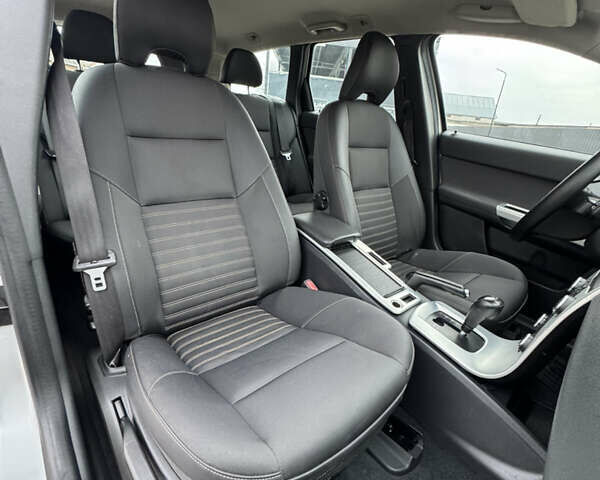 Серый Вольво В50, объемом двигателя 2 л и пробегом 225 тыс. км за 9999 $, фото 32 на Automoto.ua