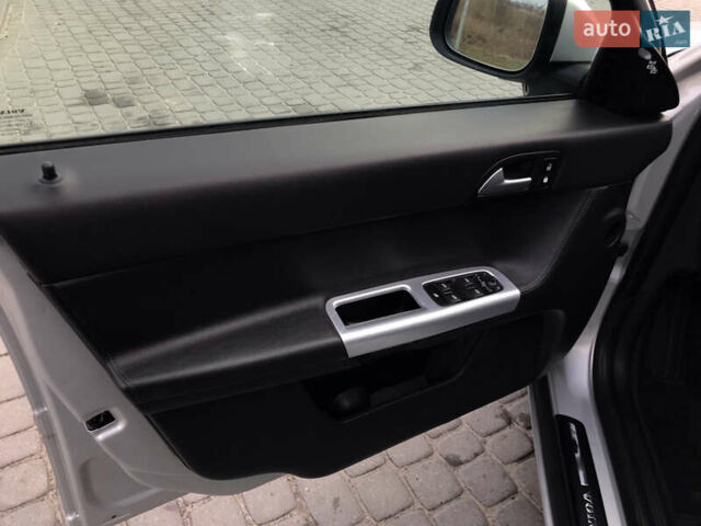 Серый Вольво В50, объемом двигателя 1.6 л и пробегом 160 тыс. км за 8799 $, фото 105 на Automoto.ua