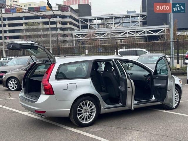 Серый Вольво В50, объемом двигателя 2 л и пробегом 258 тыс. км за 10200 $, фото 18 на Automoto.ua