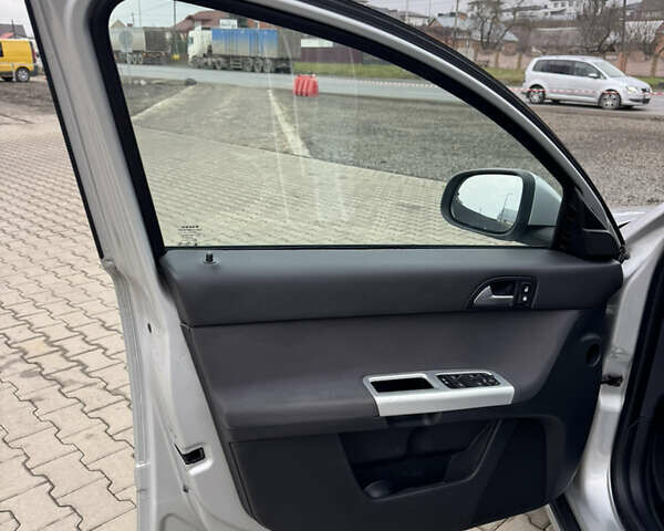 Серый Вольво В50, объемом двигателя 2 л и пробегом 225 тыс. км за 9999 $, фото 41 на Automoto.ua