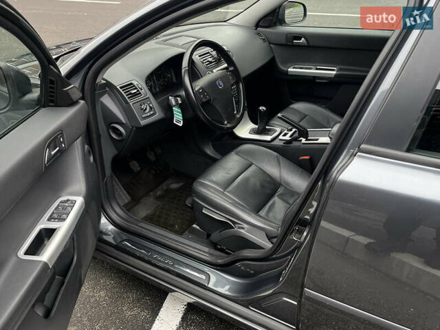 Серый Вольво В50, объемом двигателя 2 л и пробегом 205 тыс. км за 9200 $, фото 43 на Automoto.ua