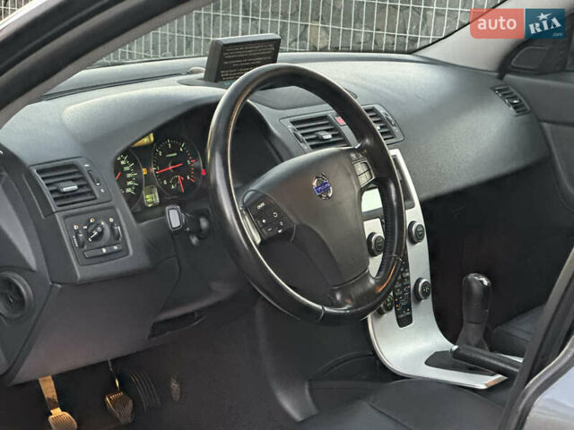 Серый Вольво В50, объемом двигателя 1.6 л и пробегом 218 тыс. км за 8500 $, фото 103 на Automoto.ua