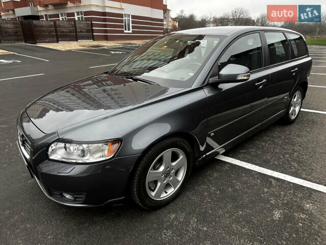 Серый Вольво В50, объемом двигателя 2 л и пробегом 205 тыс. км за 9200 $, фото 2 на Automoto.ua