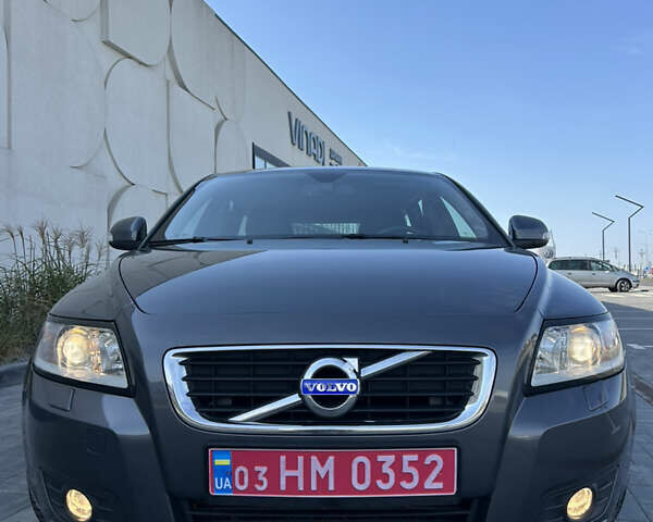 Серый Вольво В50, объемом двигателя 1.6 л и пробегом 254 тыс. км за 8800 $, фото 4 на Automoto.ua