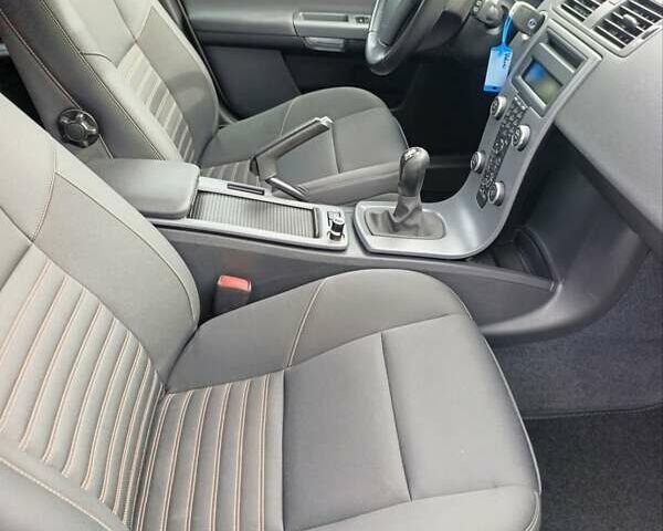 Серый Вольво В50, объемом двигателя 1.6 л и пробегом 200 тыс. км за 7800 $, фото 29 на Automoto.ua