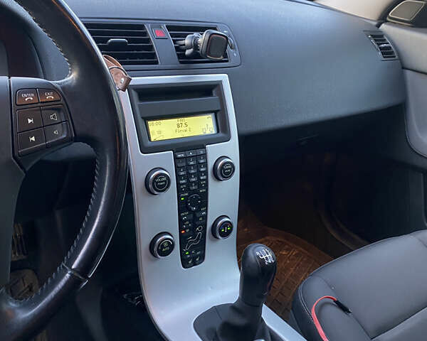 Серый Вольво В50, объемом двигателя 1.6 л и пробегом 234 тыс. км за 7400 $, фото 12 на Automoto.ua