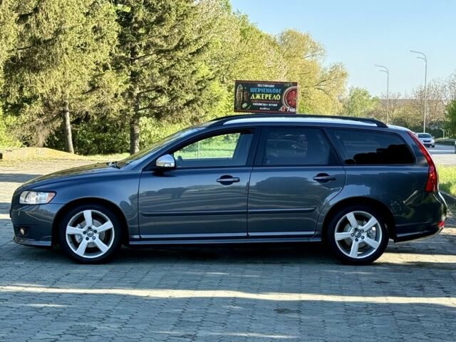 Серый Вольво В50, объемом двигателя 1.6 л и пробегом 230 тыс. км за 9499 $, фото 2 на Automoto.ua