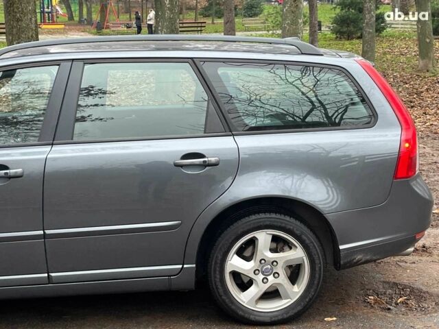 Сірий Вольво V50, об'ємом двигуна 2 л та пробігом 240 тис. км за 9690 $, фото 6 на Automoto.ua