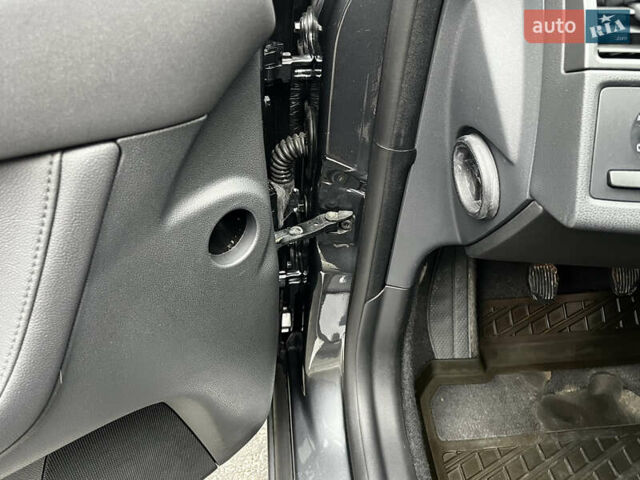 Серый Вольво В50, объемом двигателя 2 л и пробегом 205 тыс. км за 9200 $, фото 42 на Automoto.ua