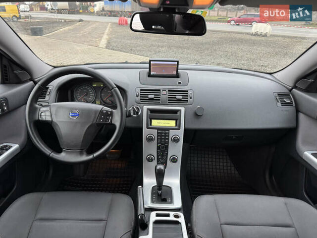 Серый Вольво В50, объемом двигателя 2 л и пробегом 225 тыс. км за 9999 $, фото 27 на Automoto.ua