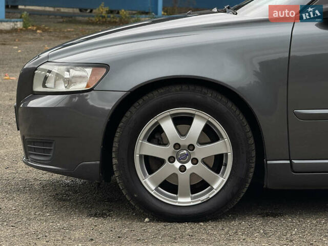 Серый Вольво В50, объемом двигателя 1.6 л и пробегом 240 тыс. км за 7999 $, фото 38 на Automoto.ua