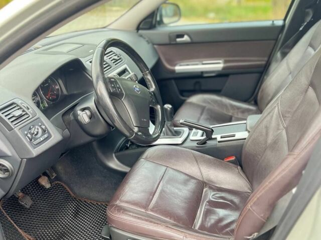 Сірий Вольво V50, об'ємом двигуна 1.6 л та пробігом 263 тис. км за 8500 $, фото 3 на Automoto.ua