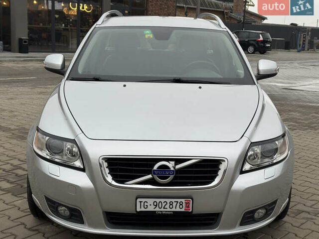 Серый Вольво В50, объемом двигателя 2 л и пробегом 225 тыс. км за 9999 $, фото 6 на Automoto.ua