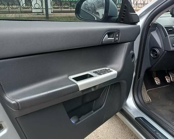 Серый Вольво В50, объемом двигателя 1.6 л и пробегом 222 тыс. км за 8700 $, фото 8 на Automoto.ua