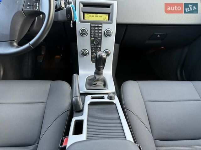 Серый Вольво В50, объемом двигателя 1.6 л и пробегом 229 тыс. км за 7950 $, фото 87 на Automoto.ua