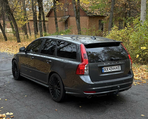 Серый Вольво В50, объемом двигателя 1.98 л и пробегом 248 тыс. км за 11800 $, фото 6 на Automoto.ua