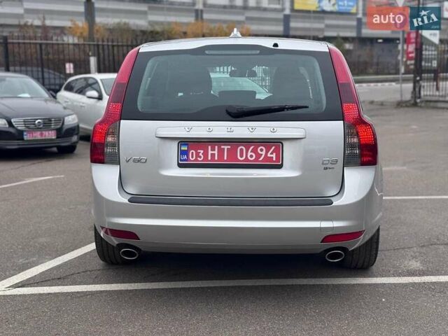 Серый Вольво В50, объемом двигателя 2 л и пробегом 258 тыс. км за 10200 $, фото 6 на Automoto.ua