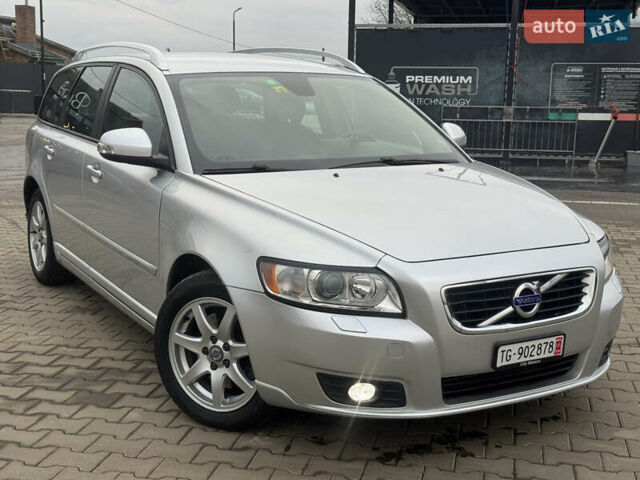 Серый Вольво В50, объемом двигателя 2 л и пробегом 225 тыс. км за 9999 $, фото 13 на Automoto.ua