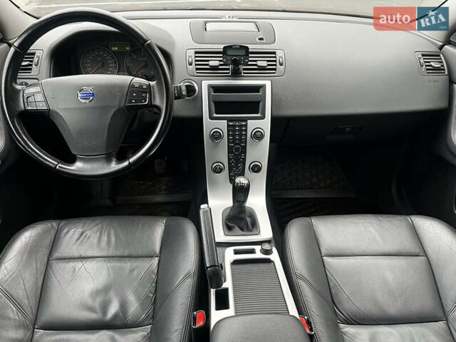 Серый Вольво В50, объемом двигателя 2 л и пробегом 205 тыс. км за 9200 $, фото 45 на Automoto.ua