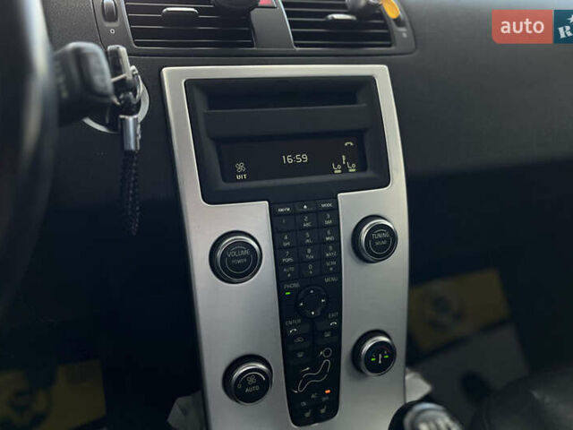 Серый Вольво В50, объемом двигателя 1.56 л и пробегом 324 тыс. км за 8000 $, фото 16 на Automoto.ua