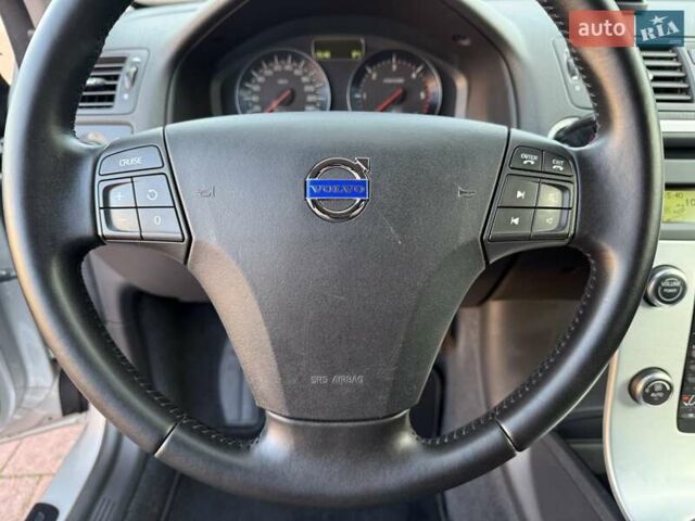 Серый Вольво В50, объемом двигателя 1.6 л и пробегом 229 тыс. км за 7950 $, фото 73 на Automoto.ua