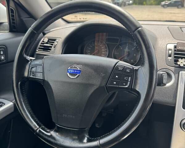 Серый Вольво В50, объемом двигателя 1.56 л и пробегом 236 тыс. км за 8000 $, фото 13 на Automoto.ua