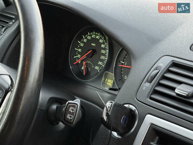 Серый Вольво В50, объемом двигателя 1.6 л и пробегом 218 тыс. км за 8500 $, фото 86 на Automoto.ua