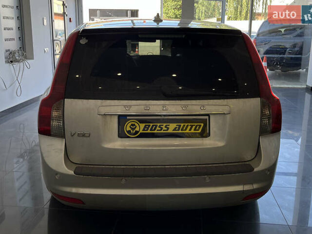 Серый Вольво В50, объемом двигателя 1.56 л и пробегом 340 тыс. км за 7600 $, фото 5 на Automoto.ua