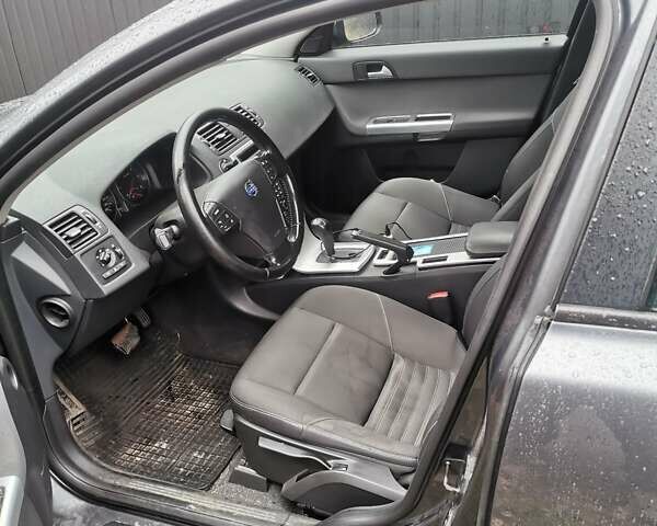 Серый Вольво В50, объемом двигателя 2 л и пробегом 240 тыс. км за 9600 $, фото 8 на Automoto.ua