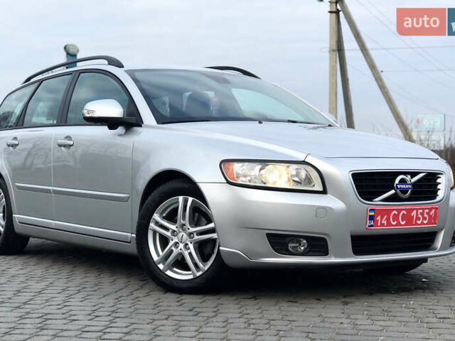 Серый Вольво В50, объемом двигателя 1.6 л и пробегом 160 тыс. км за 8799 $, фото 4 на Automoto.ua