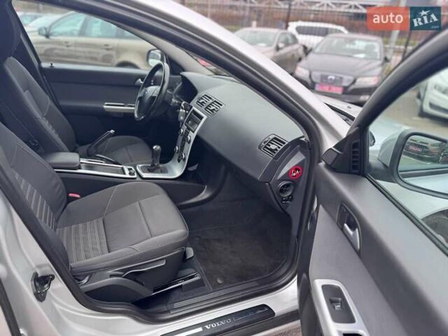 Серый Вольво В50, объемом двигателя 2 л и пробегом 258 тыс. км за 10200 $, фото 23 на Automoto.ua