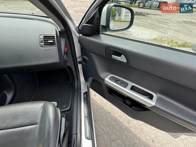 Серый Вольво В50, объемом двигателя 1.56 л и пробегом 236 тыс. км за 8000 $, фото 14 на Automoto.ua