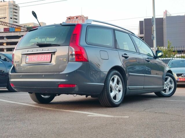 Серый Вольво В50, объемом двигателя 1.6 л и пробегом 260 тыс. км за 8700 $, фото 16 на Automoto.ua