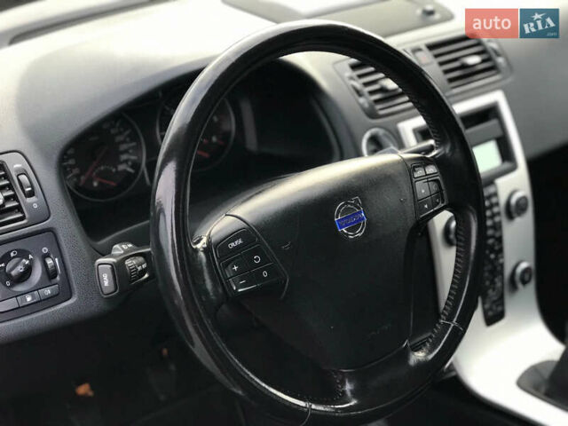 Серый Вольво В50, объемом двигателя 1.6 л и пробегом 160 тыс. км за 8799 $, фото 80 на Automoto.ua