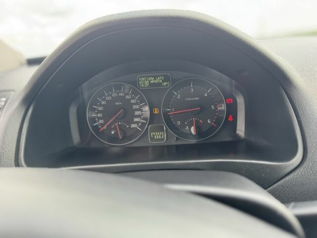 Серый Вольво В50, объемом двигателя 1.6 л и пробегом 243 тыс. км за 8900 $, фото 7 на Automoto.ua