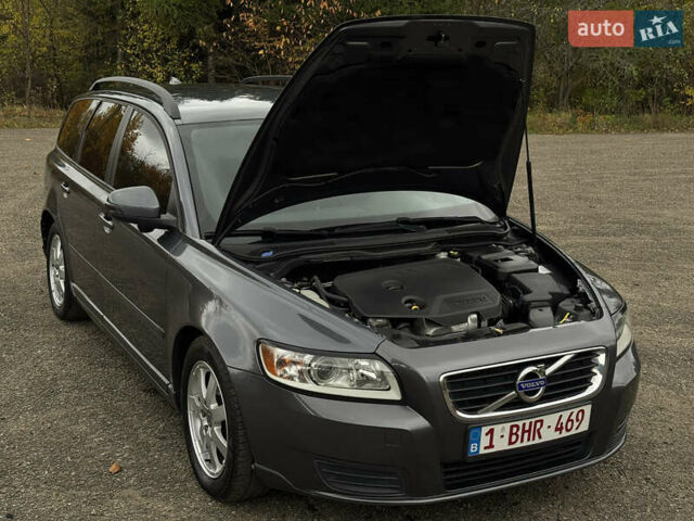 Серый Вольво В50, объемом двигателя 1.6 л и пробегом 240 тыс. км за 7999 $, фото 93 на Automoto.ua