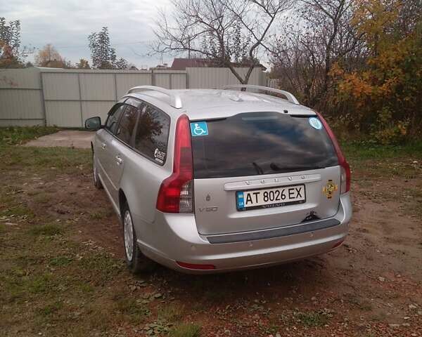 Серый Вольво В50, объемом двигателя 1.56 л и пробегом 266 тыс. км за 7000 $, фото 3 на Automoto.ua