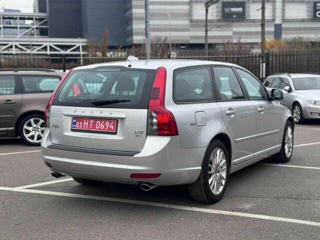 Серый Вольво В50, объемом двигателя 2 л и пробегом 258 тыс. км за 10200 $, фото 6 на Automoto.ua