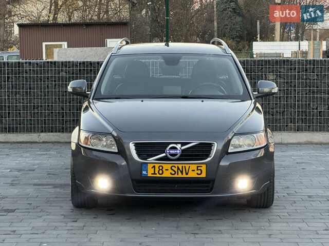 Серый Вольво В50, объемом двигателя 1.6 л и пробегом 218 тыс. км за 8500 $, фото 2 на Automoto.ua