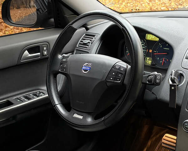 Серый Вольво В50, объемом двигателя 1.98 л и пробегом 248 тыс. км за 11800 $, фото 21 на Automoto.ua