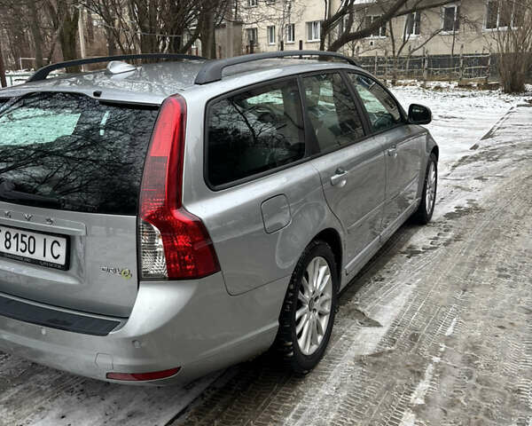Серый Вольво В50, объемом двигателя 1.56 л и пробегом 202 тыс. км за 7999 $, фото 2 на Automoto.ua